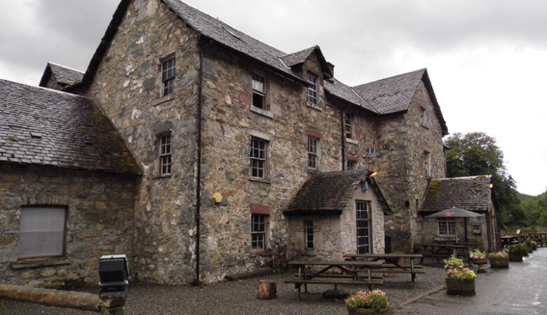 Drovers Inn, awesome 300-year-old pub in Loch Lomond, Scotland