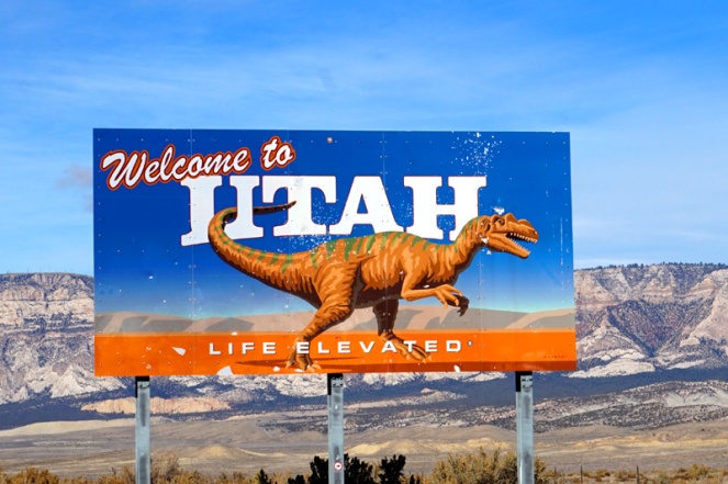 Welcome To Utah - dinosaur sign