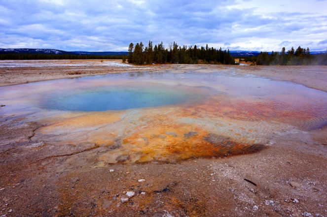 Geothermal hot spring pool, Yellowstone National Park, USA