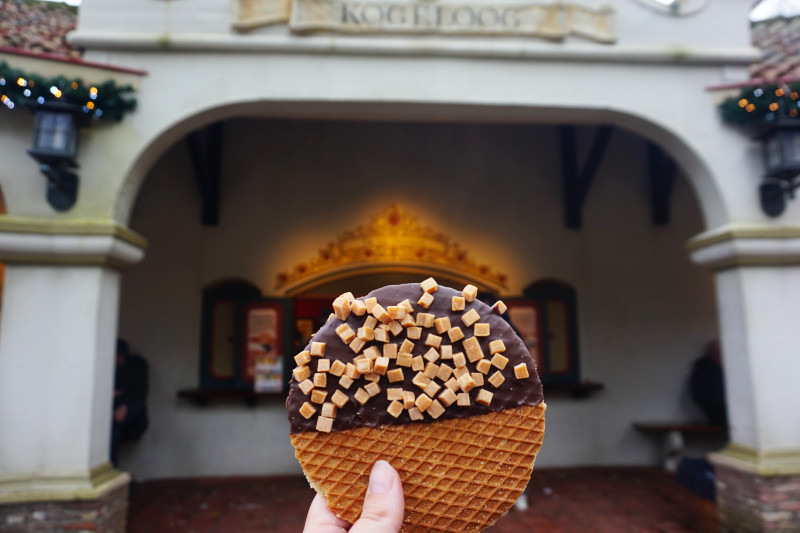Eating a stroopwaffel, Efteling, Netherlands