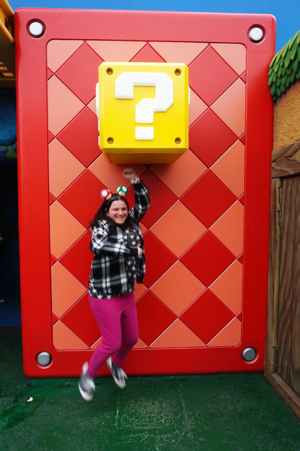 Hitting a block in Super Nintendo World, Universal Studios Japan