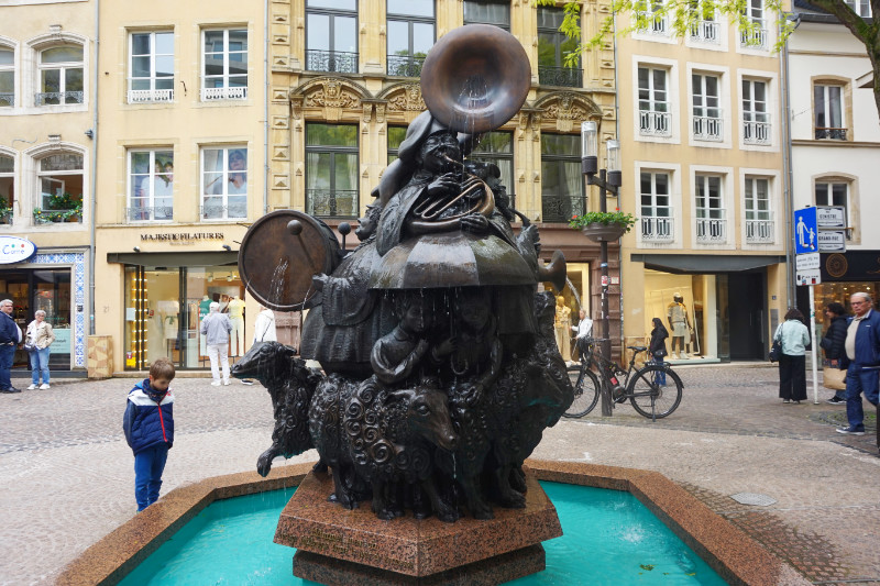 Insane fountain, Luxembourg