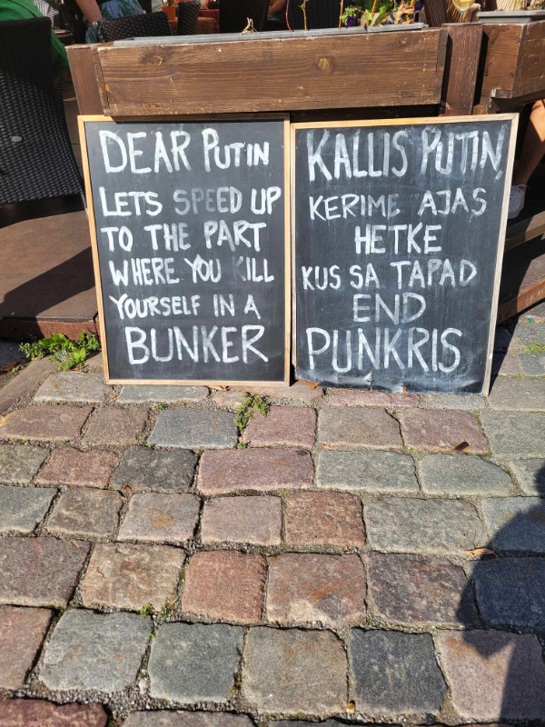 A sign saying "Dear Putin, let's speed up to the part where you kill yourself in a bunker"!! Sign is in Tallinn, Estonia