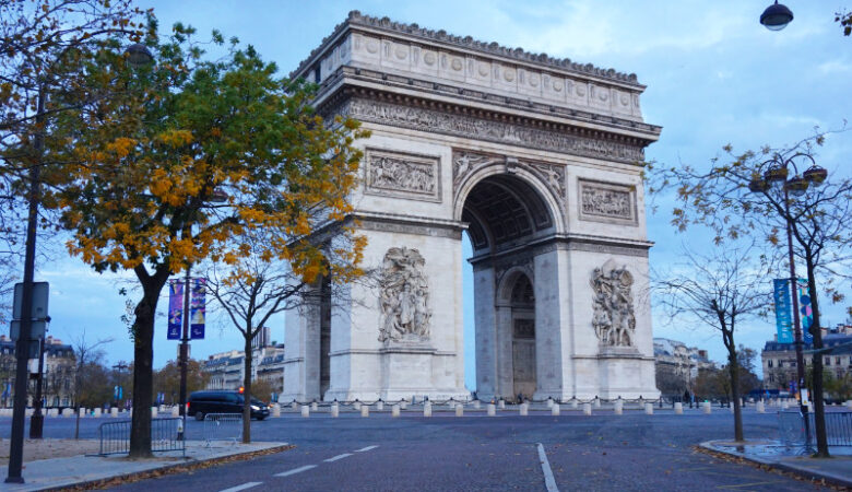 Arc De Triomphe with no people?!?! Paris, France