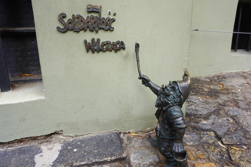 Dwarf painting solidarity with Ukraine, Wroclaw, Poland